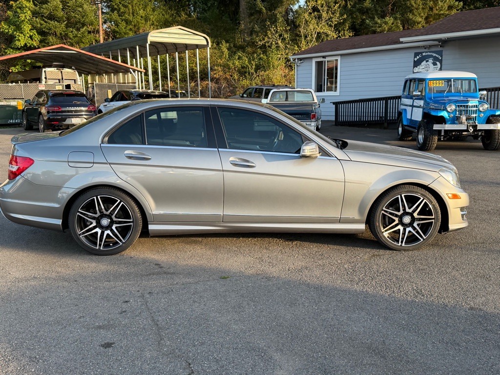 Photo 14 of this MERCEDES-BENZ C-CLASS