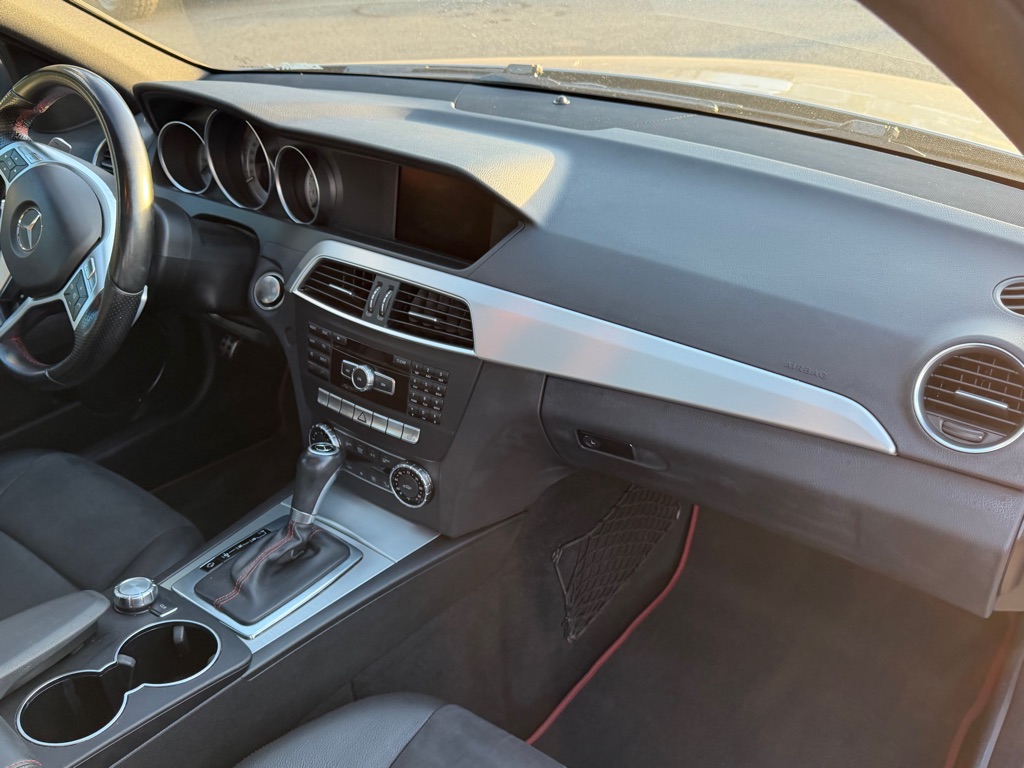 Photo 33 of this MERCEDES-BENZ C-CLASS