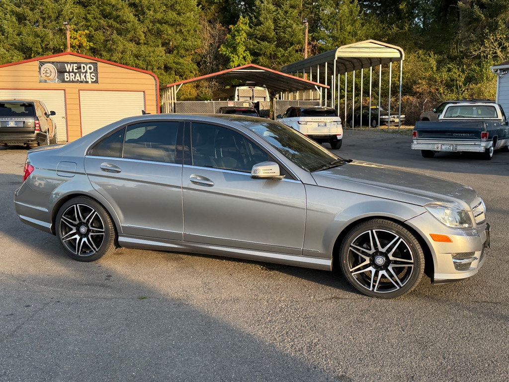 Photo 12 of this MERCEDES-BENZ C-CLASS