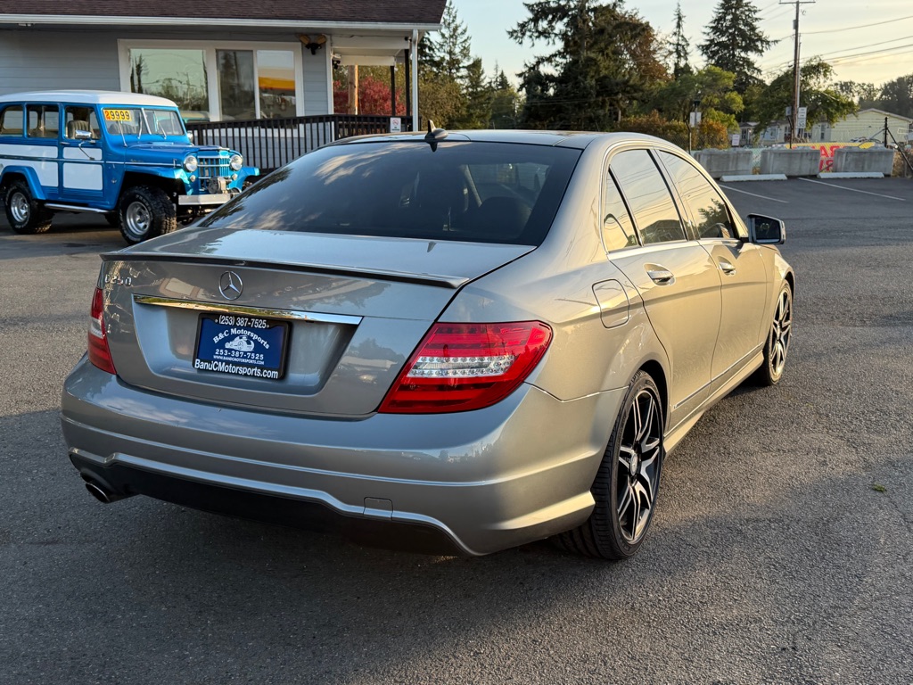Photo 23 of this MERCEDES-BENZ C-CLASS