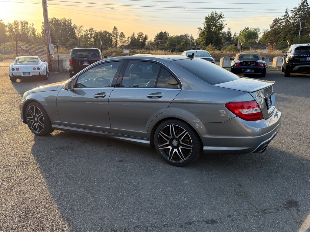 Photo 31 of this MERCEDES-BENZ C-CLASS