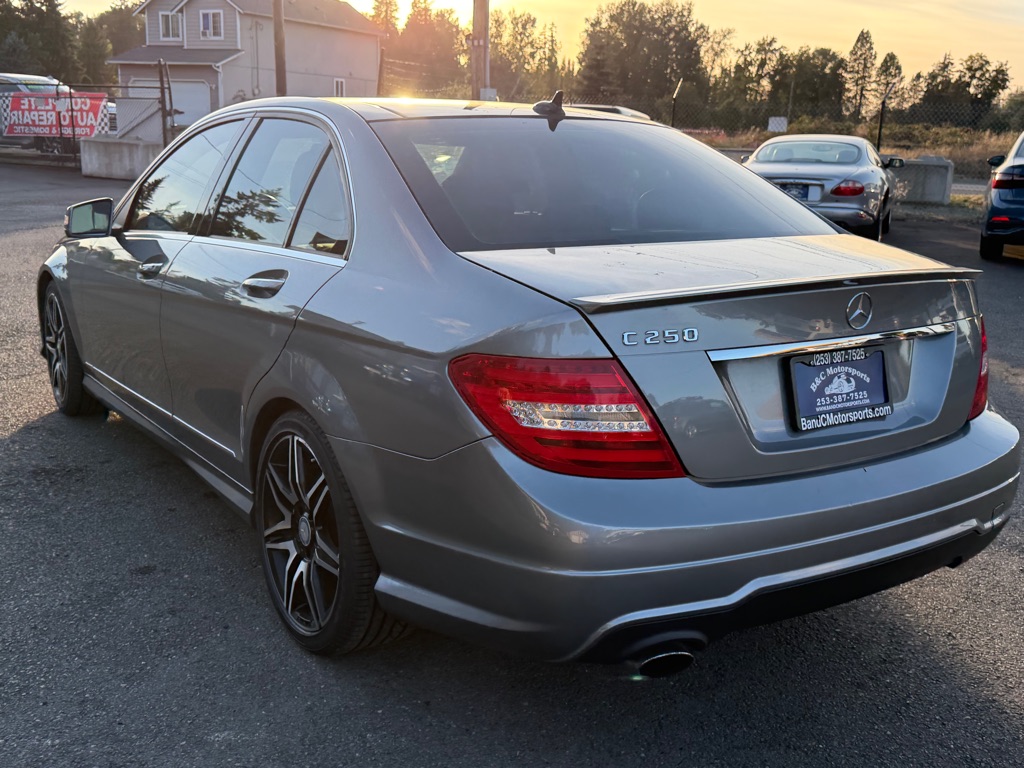 Photo 29 of this MERCEDES-BENZ C-CLASS