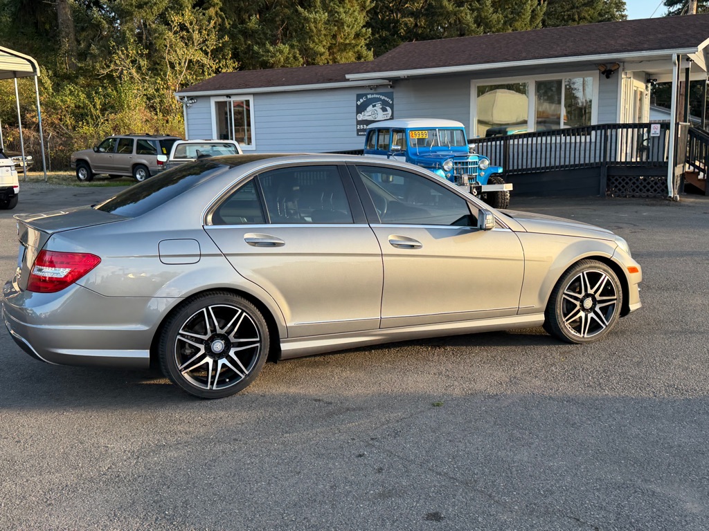 Photo 17 of this MERCEDES-BENZ C-CLASS
