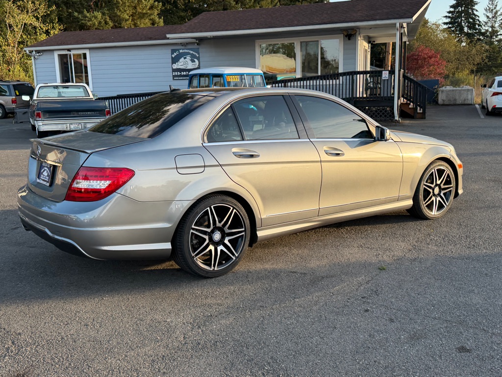 Photo 19 of this MERCEDES-BENZ C-CLASS