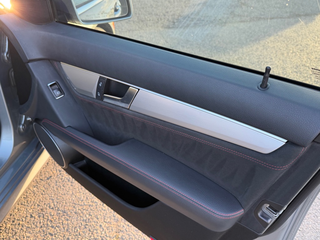 Photo 32 of this MERCEDES-BENZ C-CLASS