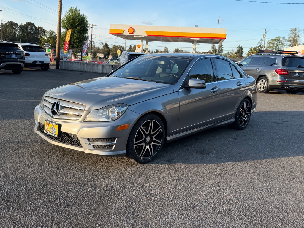 Photo 2 of this MERCEDES-BENZ C-CLASS