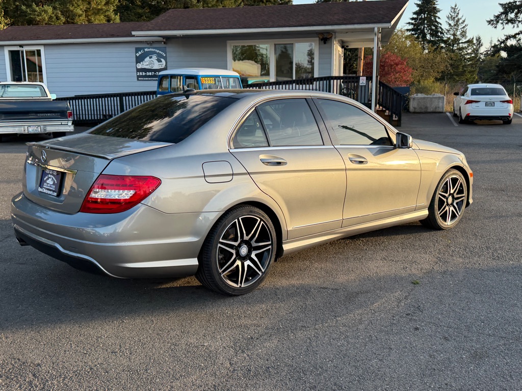 Photo 20 of this MERCEDES-BENZ C-CLASS