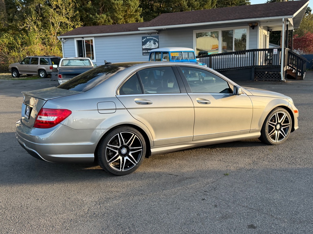 Photo 18 of this MERCEDES-BENZ C-CLASS