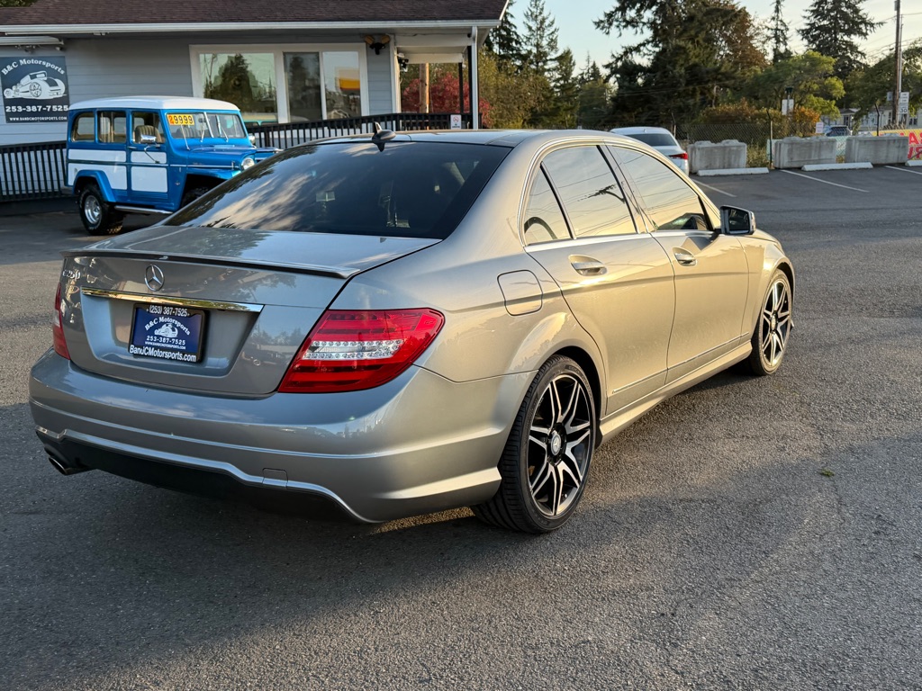 Photo 22 of this MERCEDES-BENZ C-CLASS
