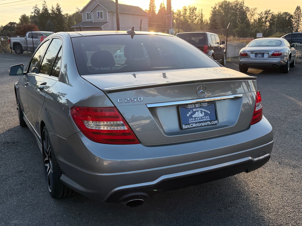 Photo 28 of this MERCEDES-BENZ C-CLASS