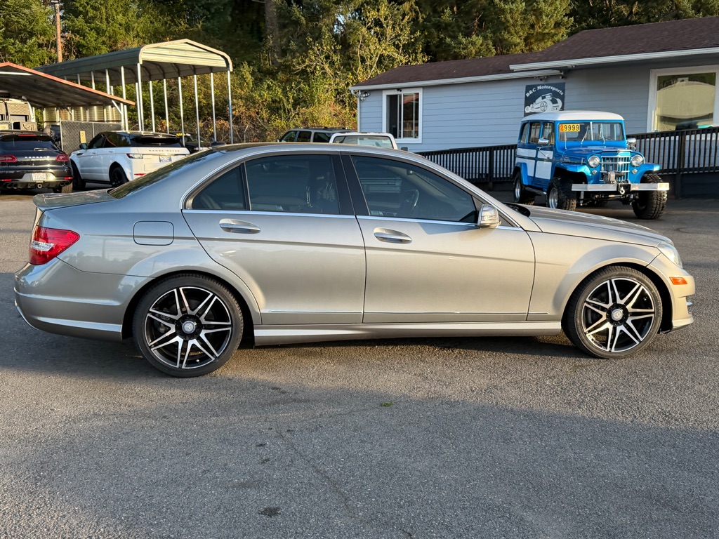 Photo 15 of this MERCEDES-BENZ C-CLASS