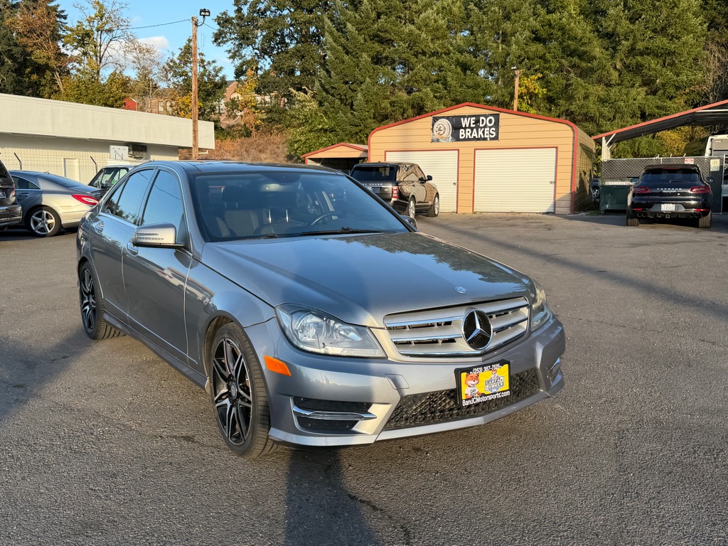 Photo 9 of this MERCEDES-BENZ C-CLASS