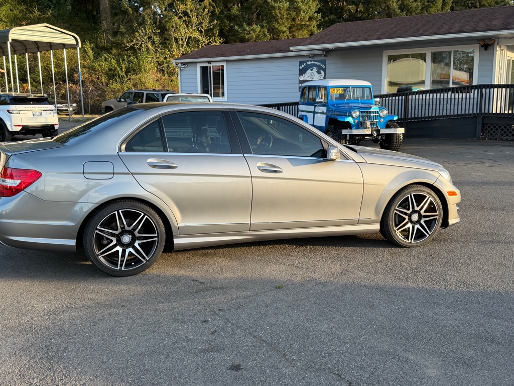 Photo 16 of this MERCEDES-BENZ C-CLASS