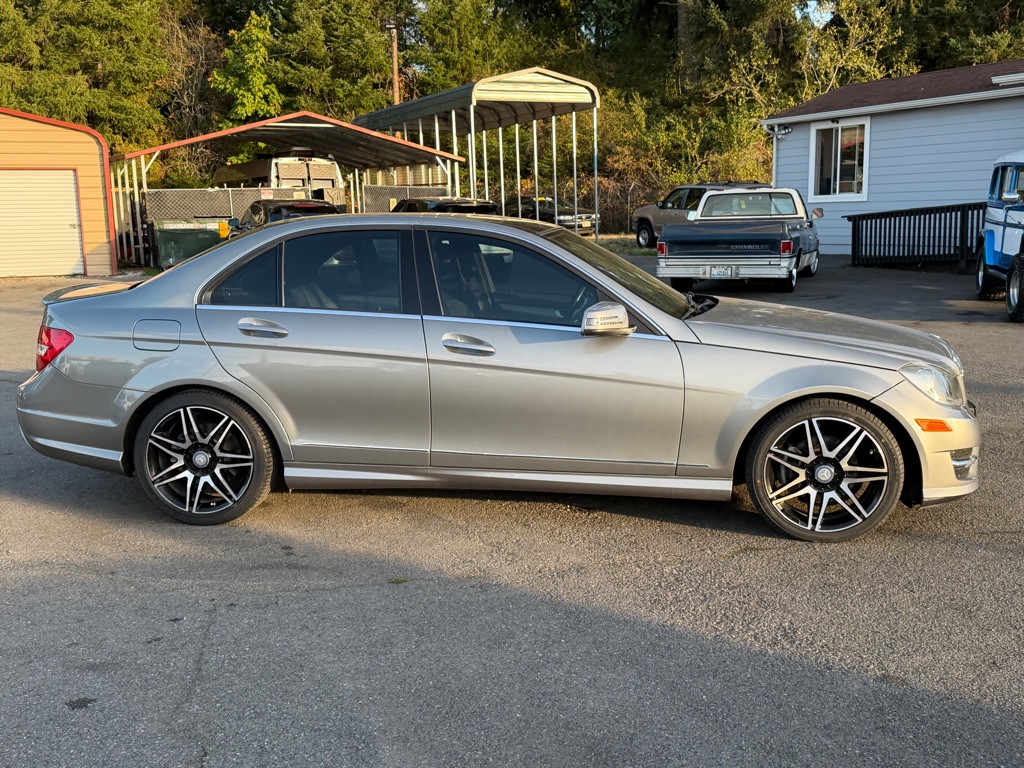 Photo 13 of this MERCEDES-BENZ C-CLASS