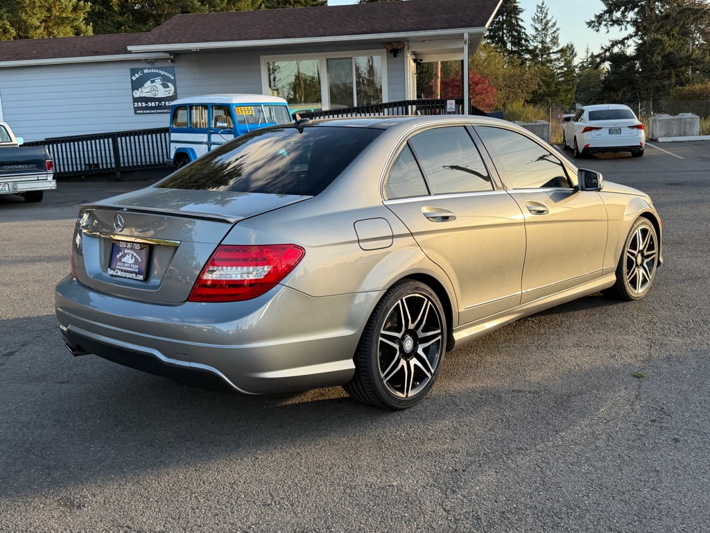 Photo 21 of this MERCEDES-BENZ C-CLASS