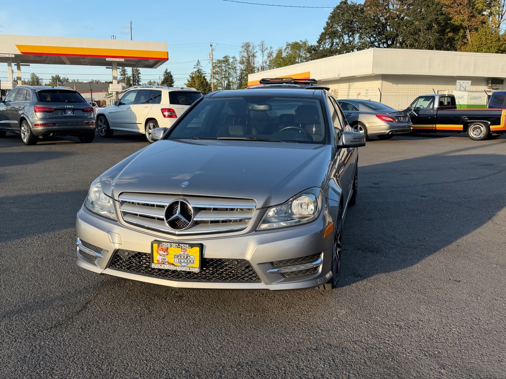 Photo 4 of this MERCEDES-BENZ C-CLASS
