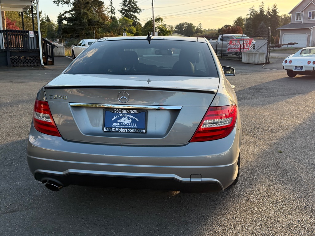 Photo 25 of this MERCEDES-BENZ C-CLASS