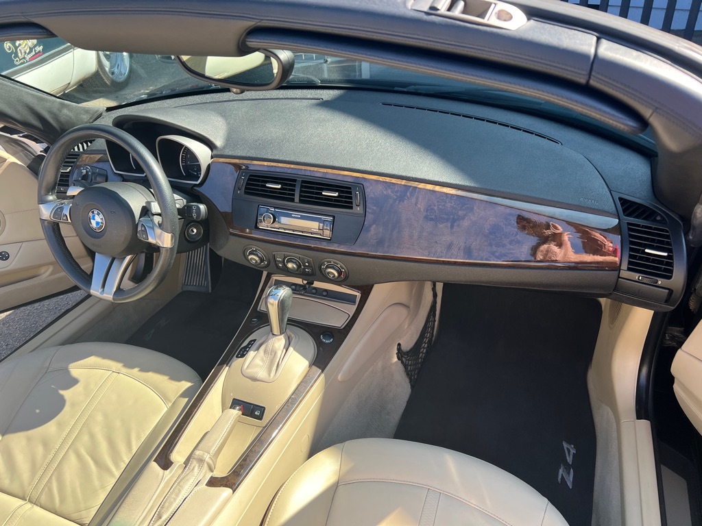 Photo 22 of this BMW Z4
