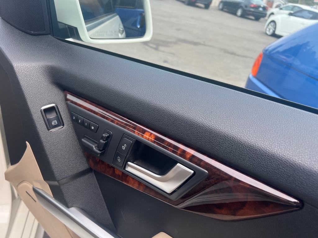 Photo 62 of this MERCEDES-BENZ GLK