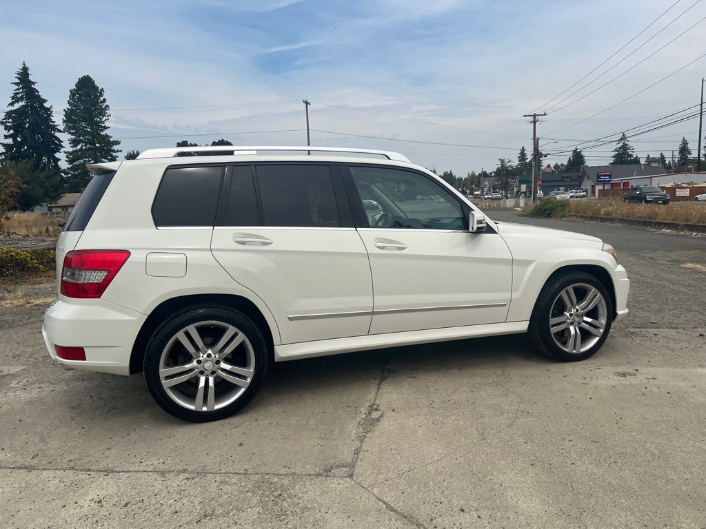 Photo 8 of this MERCEDES-BENZ GLK