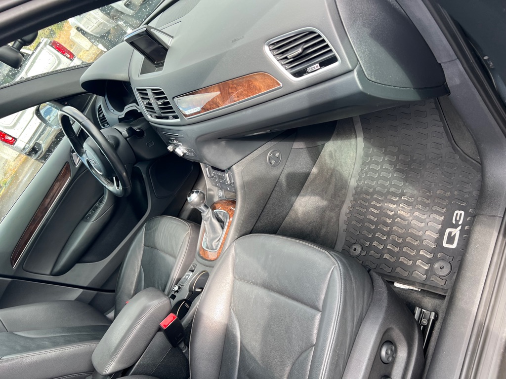 Photo 41 of this AUDI Q3