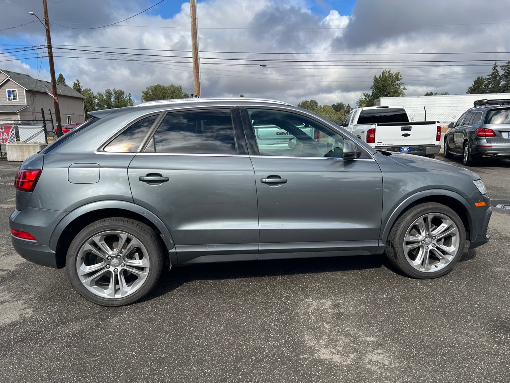 Photo 26 of this AUDI Q3