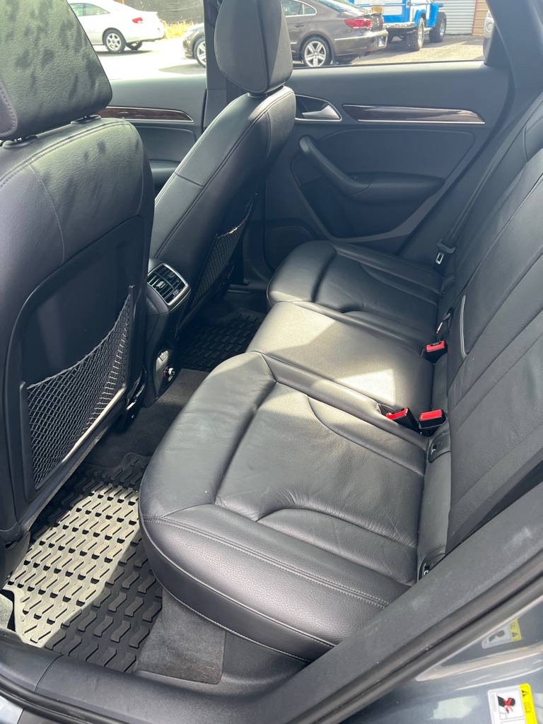 Photo 42 of this AUDI Q3