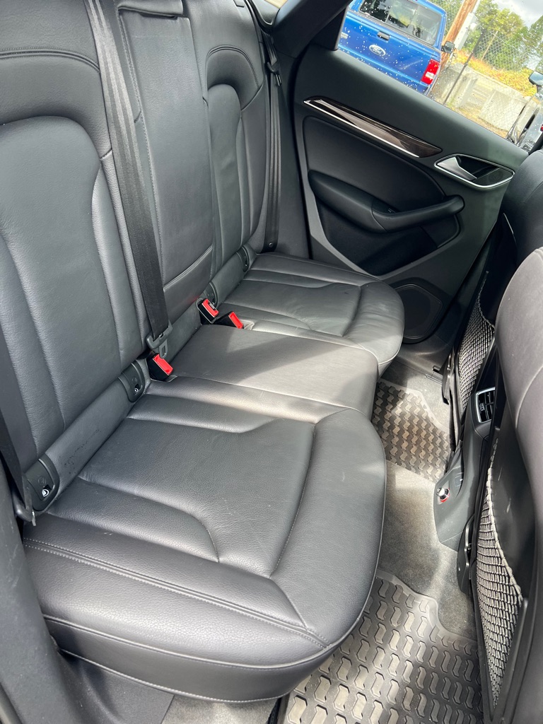 Photo 9 of this AUDI Q3