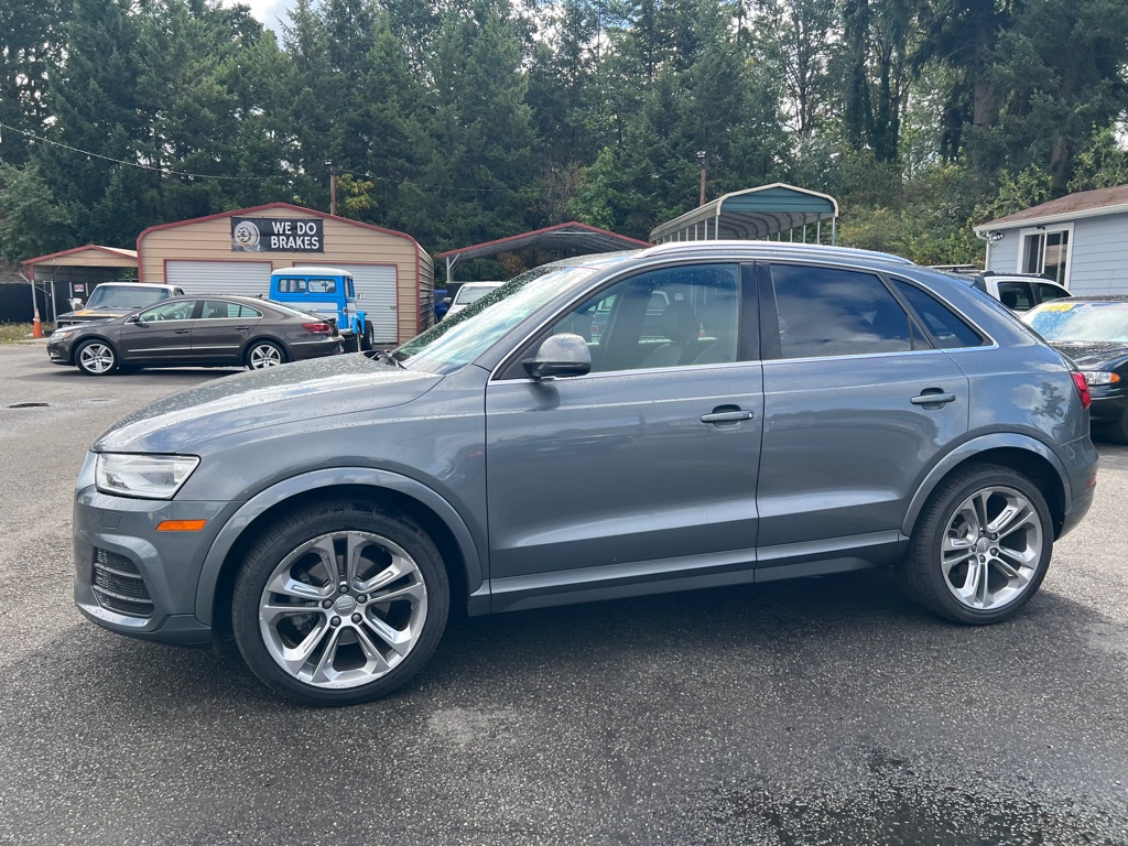 Photo 2 of this AUDI Q3