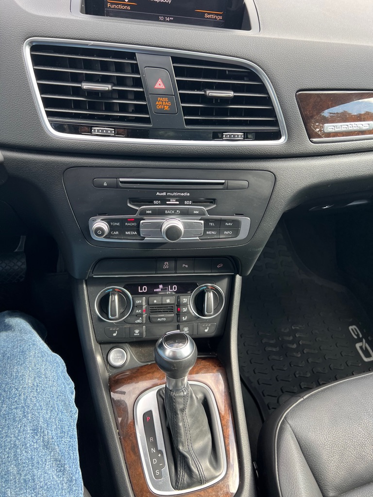 Photo 8 of this AUDI Q3