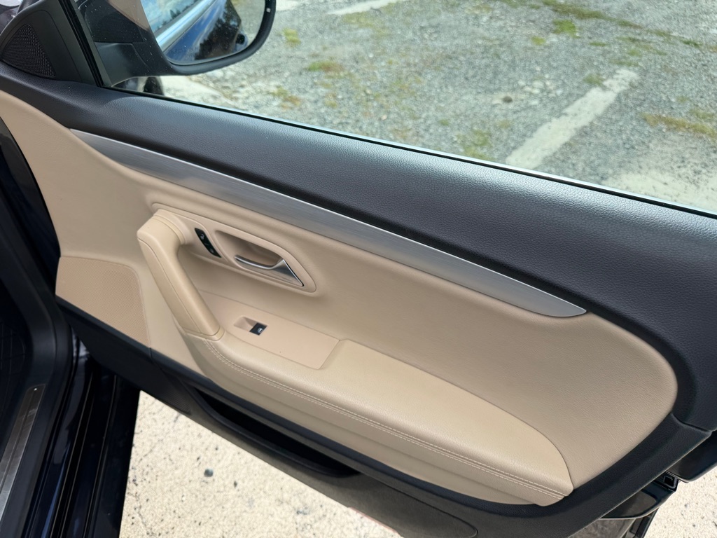 Photo 63 of this VOLKSWAGEN CC