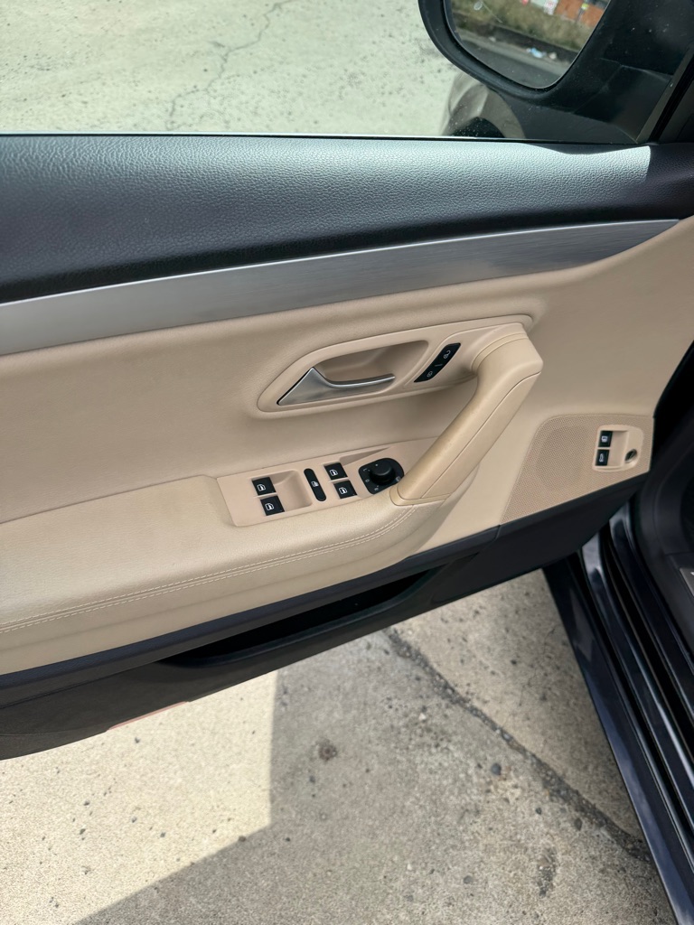 Photo 60 of this VOLKSWAGEN CC