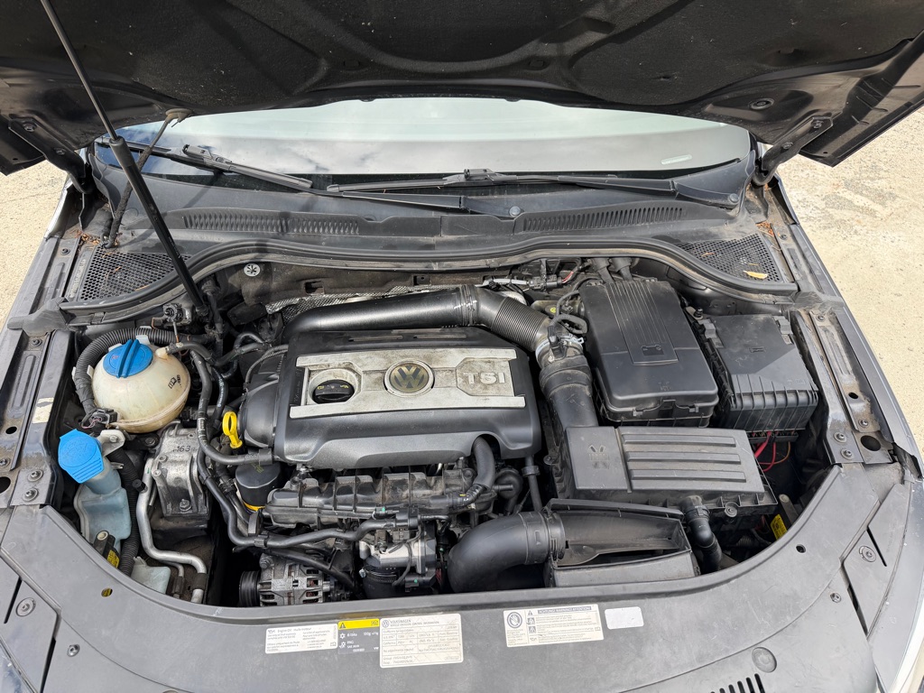 Photo 8 of this VOLKSWAGEN CC