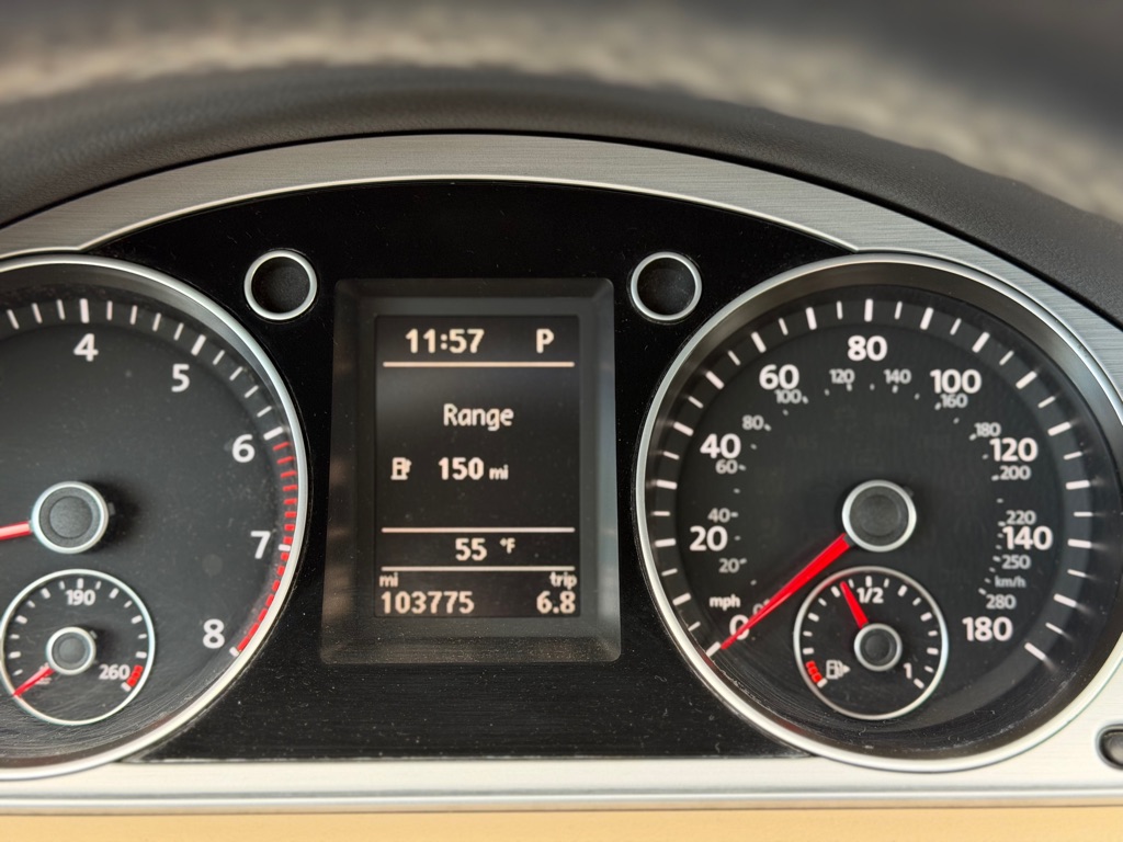Photo 10 of this VOLKSWAGEN CC
