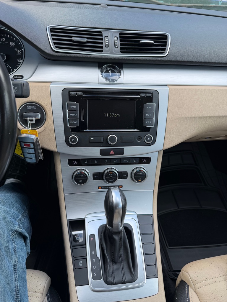 Photo 19 of this VOLKSWAGEN CC