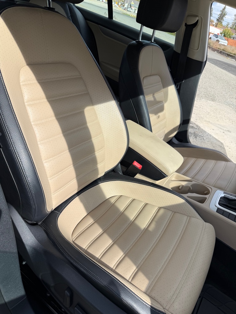 Photo 17 of this VOLKSWAGEN CC