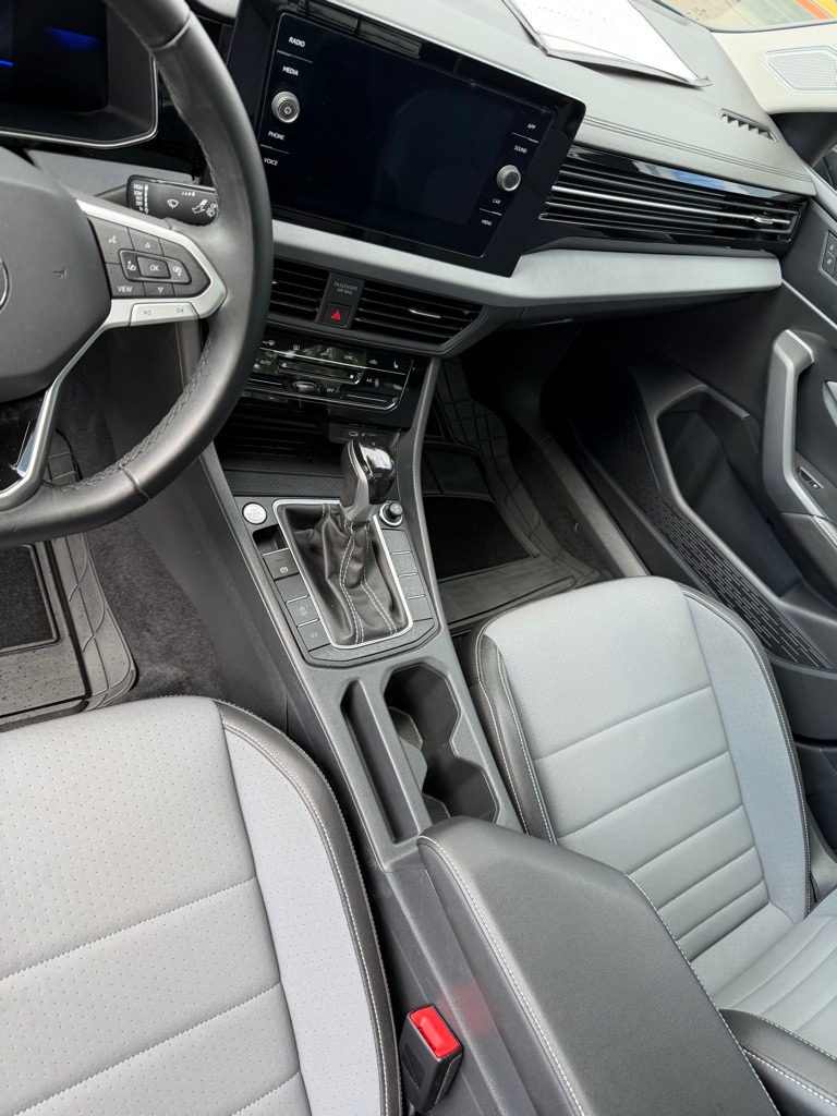 Photo 24 of this VOLKSWAGEN JETTA