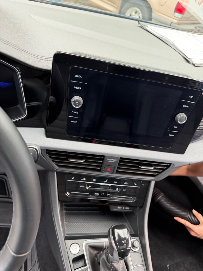 Photo 29 of this VOLKSWAGEN JETTA