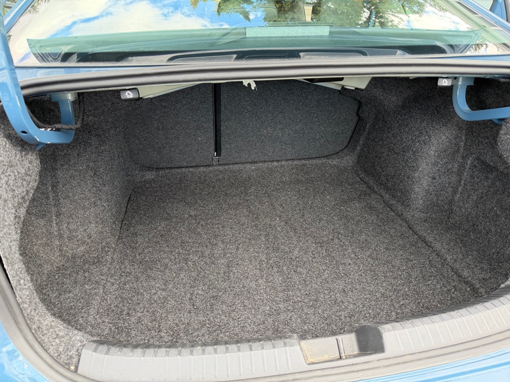 Photo 31 of this VOLKSWAGEN JETTA