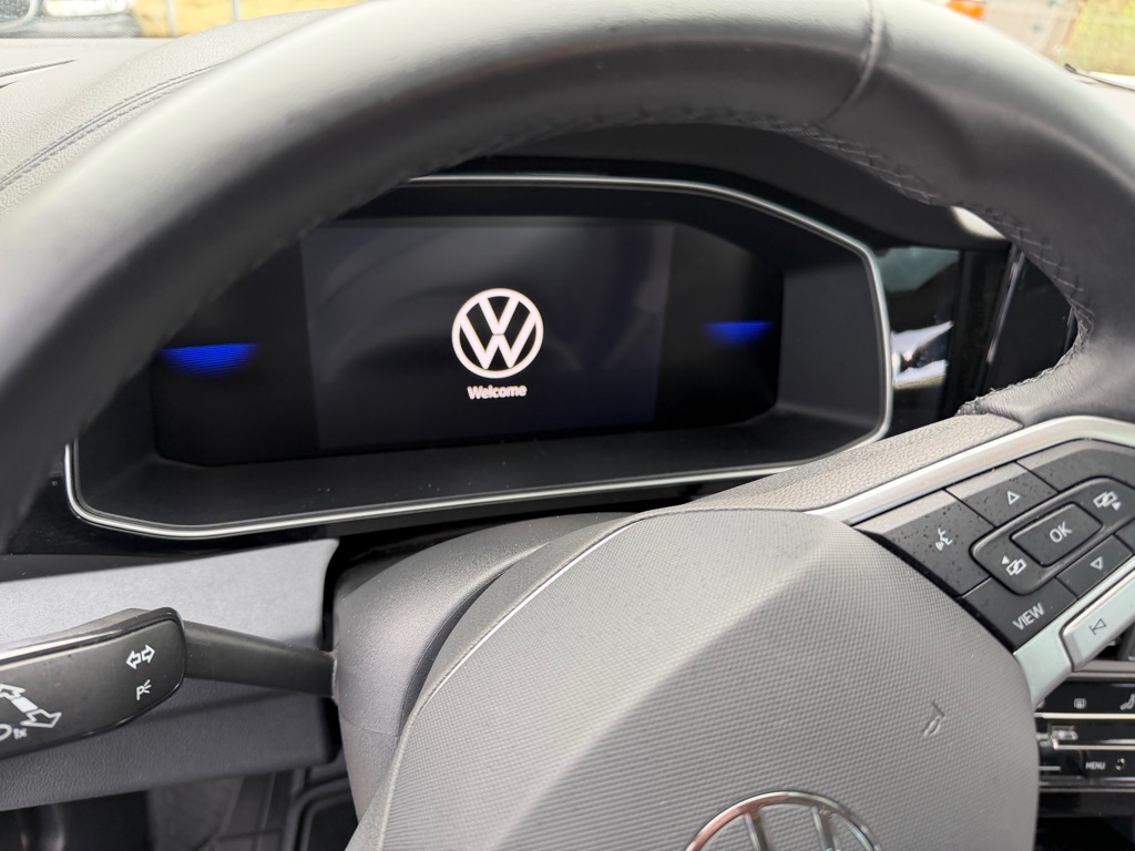 Photo 30 of this VOLKSWAGEN JETTA