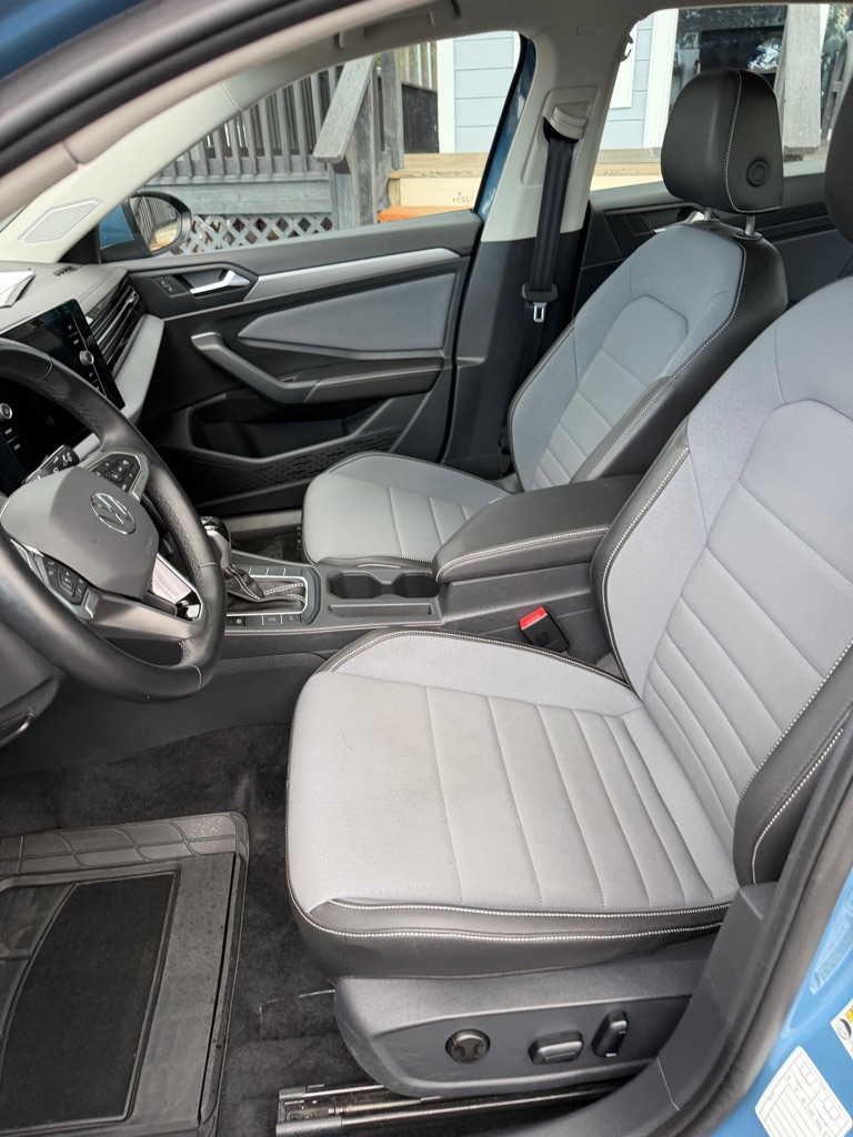 Photo 26 of this VOLKSWAGEN JETTA
