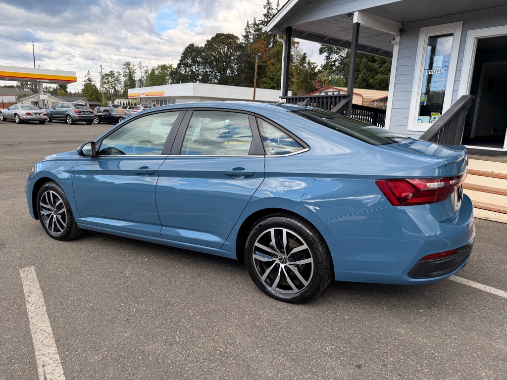Photo 10 of this VOLKSWAGEN JETTA
