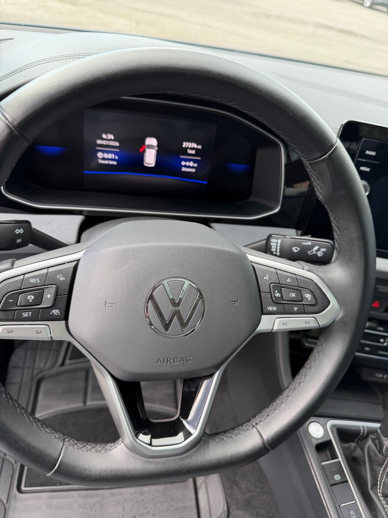 Photo 25 of this VOLKSWAGEN JETTA