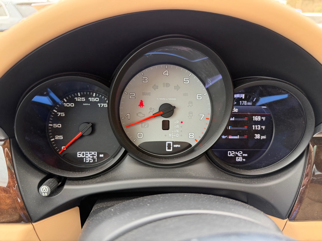 Photo 40 of this PORSCHE MACAN
