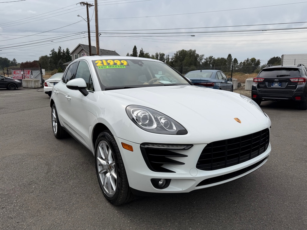 Photo 28 of this PORSCHE MACAN
