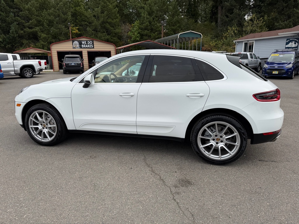 Photo 23 of this PORSCHE MACAN