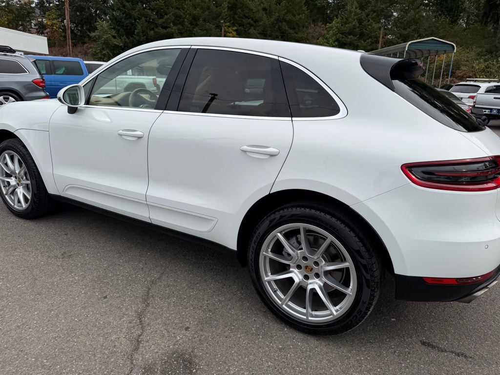 Photo 22 of this PORSCHE MACAN