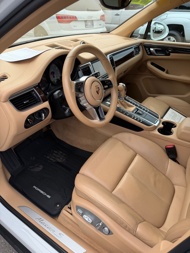Photo 59 of this PORSCHE MACAN