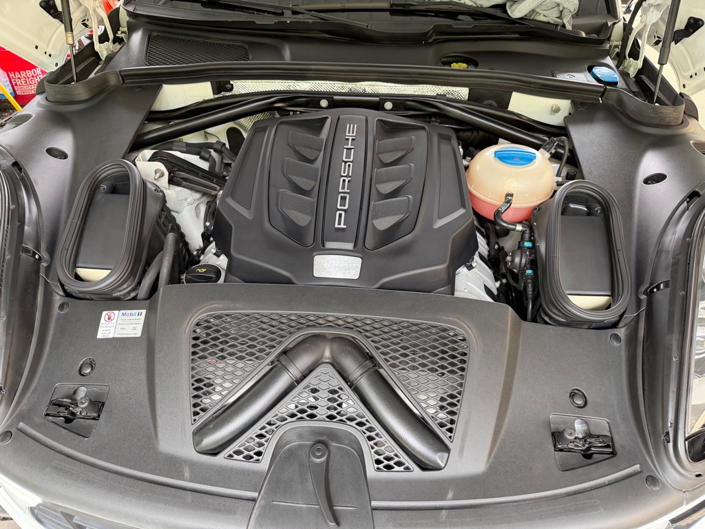 Photo 61 of this PORSCHE MACAN