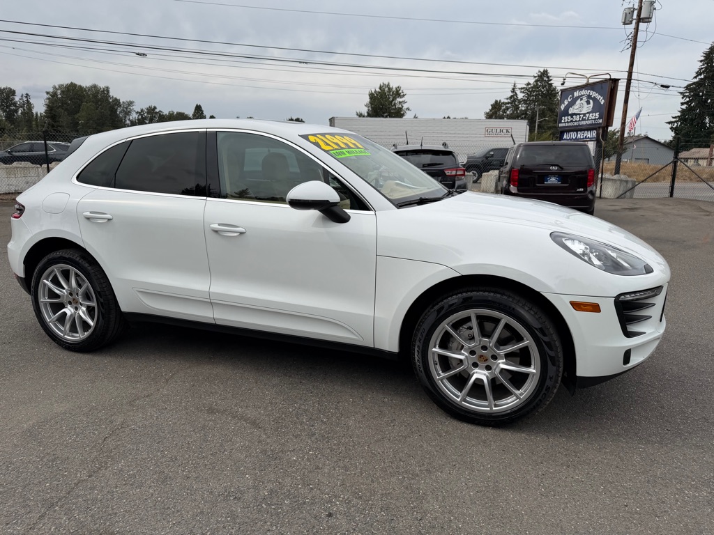 Photo 3 of this PORSCHE MACAN